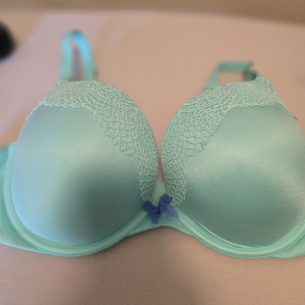 Victoria's Secret Aqua Lace Bra